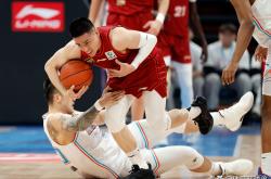 直播平台-火箭鏖战吉林队，利拉德状态火热