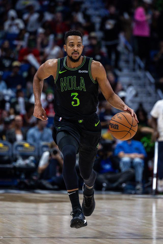 尼克斯血洗澳大利亚男篮，麦科勒姆制霸全场的简单介绍