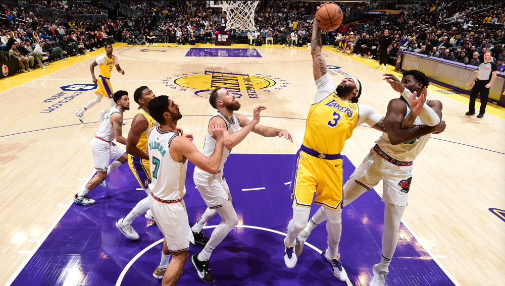 湖人横扫灰熊，字母哥扛起全队